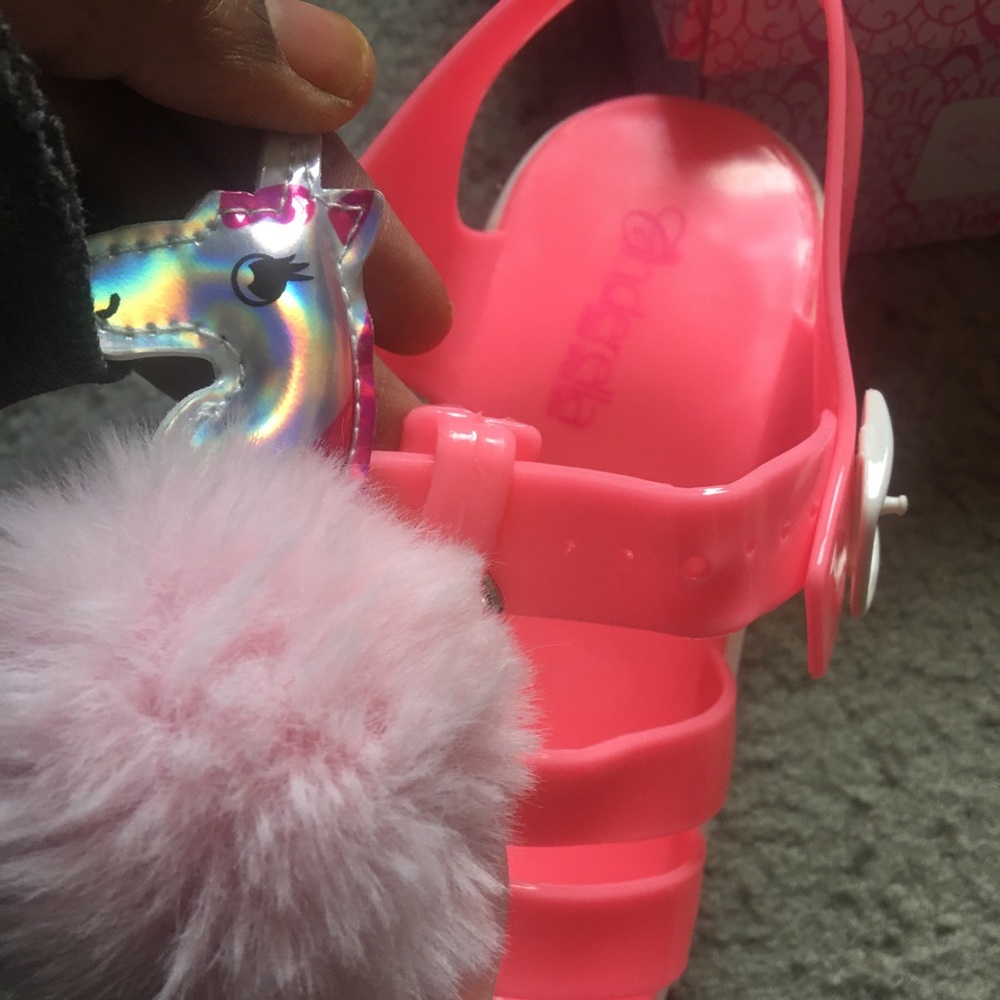 Adorable hot pink flat form jelly sandals w/unicorn Pom Poms - Picture 11 of 14